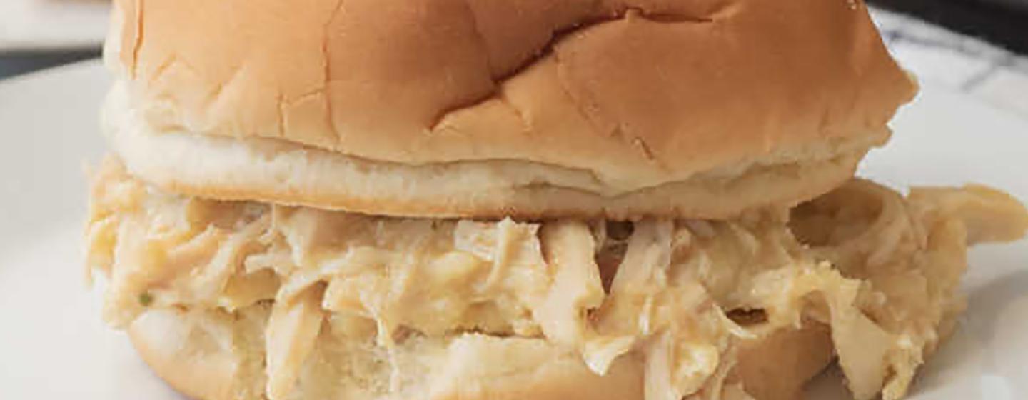 Shredded Chicken Sandwich Great Ohio Recipes an-easy-chicken-sandwich-is-shown-with-the-words-easy-chicken
